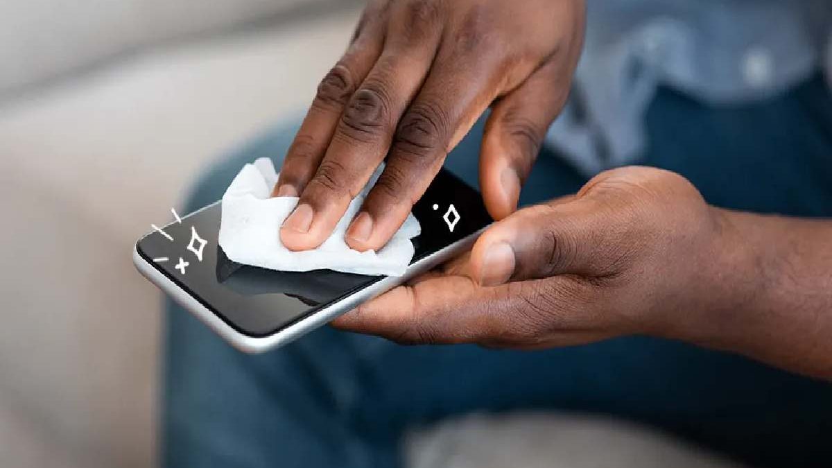Disinfect the Cell Phone the Right Way, According to Experts